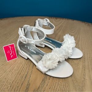 NWT Nina Girl’s Shayla White Floral Sandals Flower Girl Dressy Heels Size 9